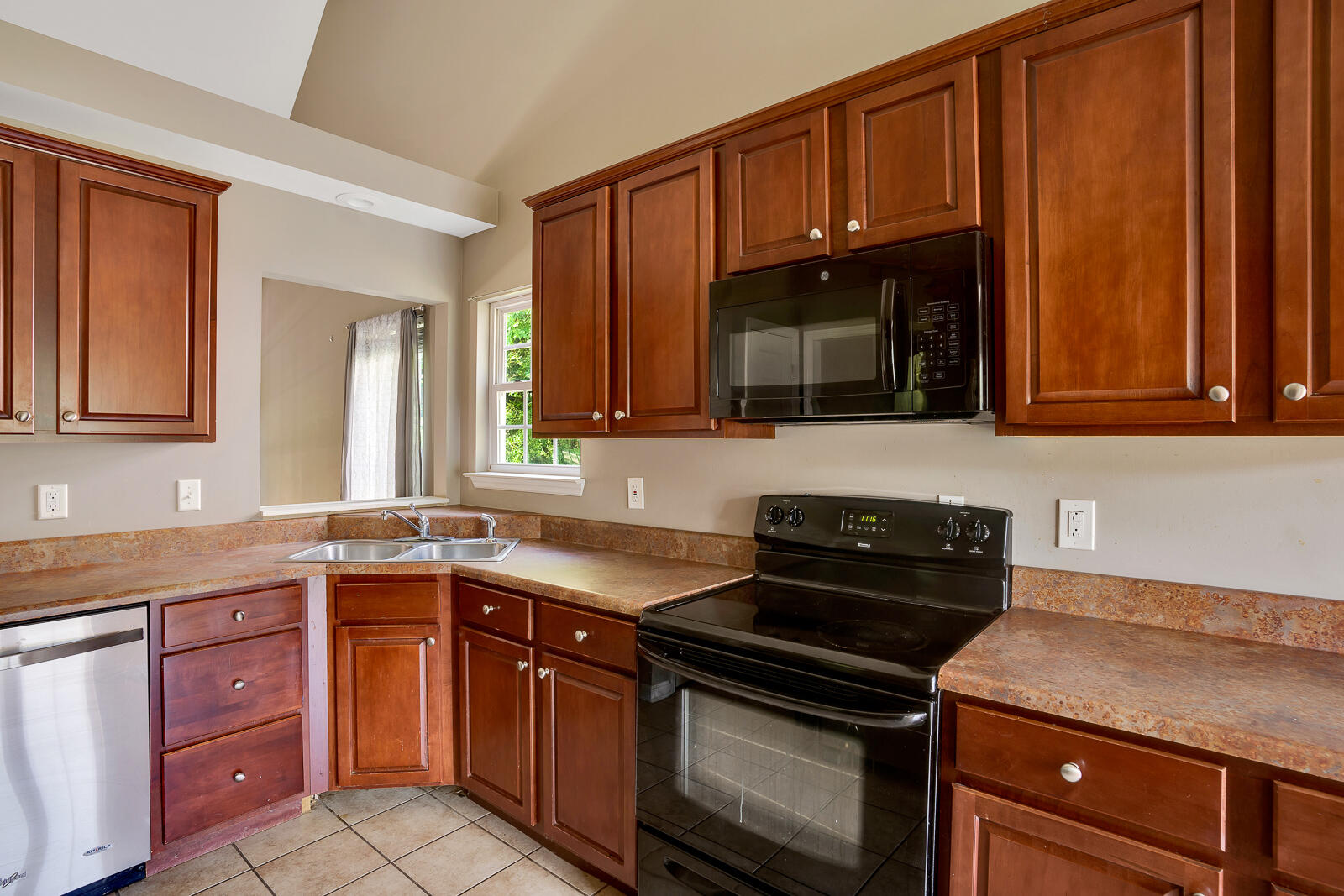 836 Altamont Road Chattanooga, TN 37415 - Photo 6 of 28 836 Altamont - MLS Photos-9