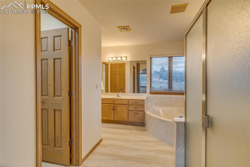 7501 Tudor Road Colorado Springs, CO 80919 - Photo 23 of 48 Primary bathroom