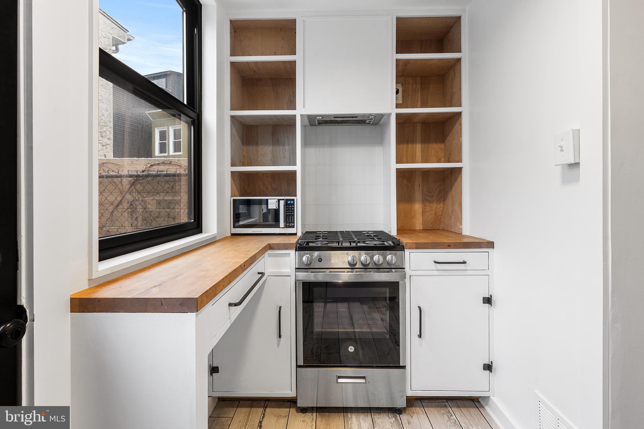 2549 Collins Street Philadelphia, PA 19125 - Photo 11 of 26 Kitchen