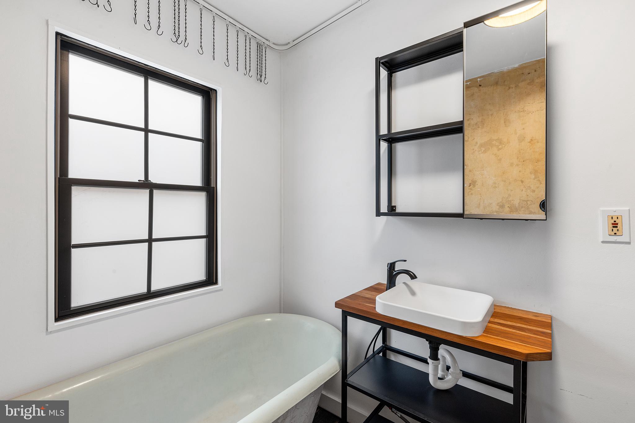 2549 Collins Street Philadelphia, PA 19125 - Photo 23 of 26 Bathroom