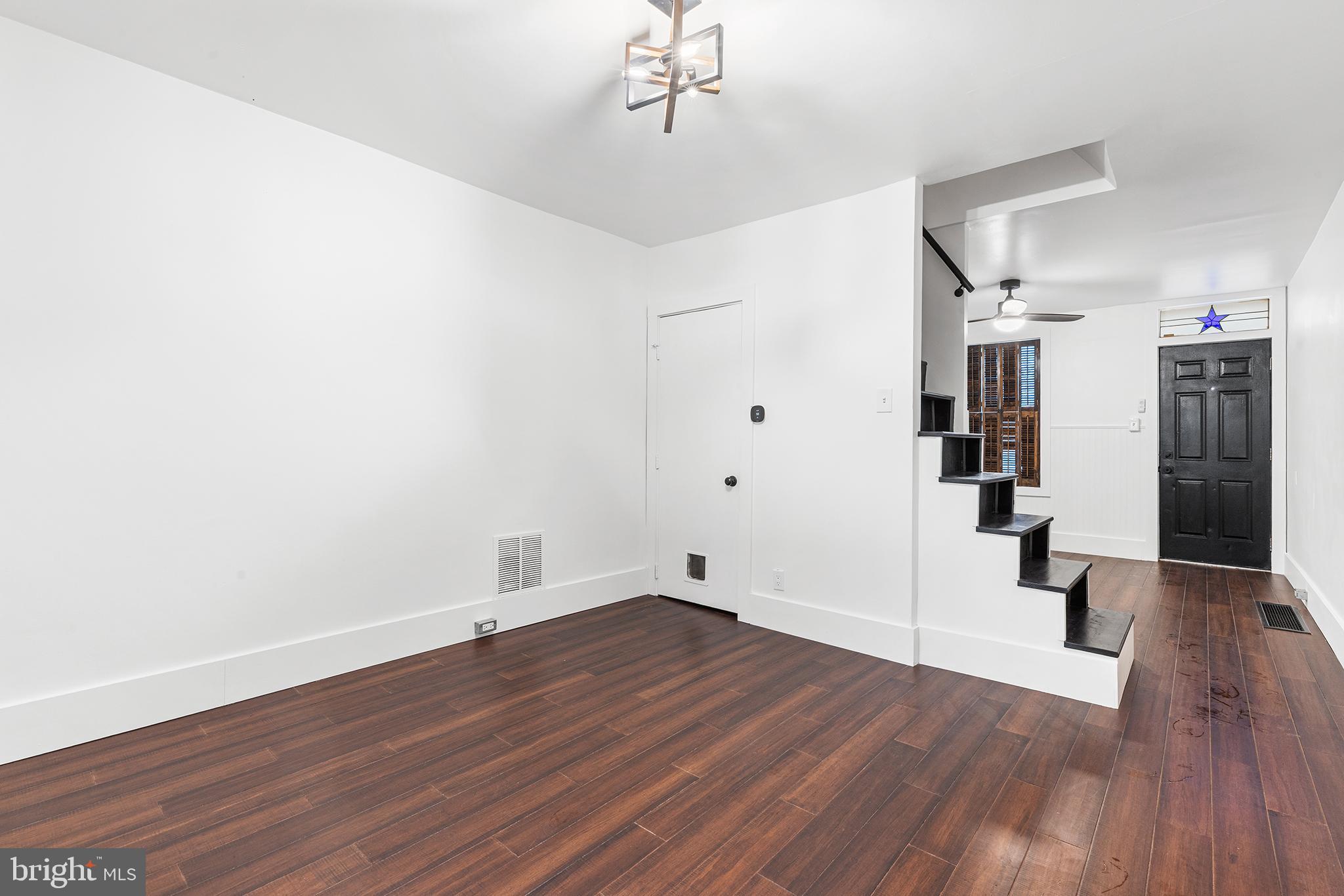 2549 Collins Street Philadelphia, PA 19125 - Photo 5 of 26 Dining room