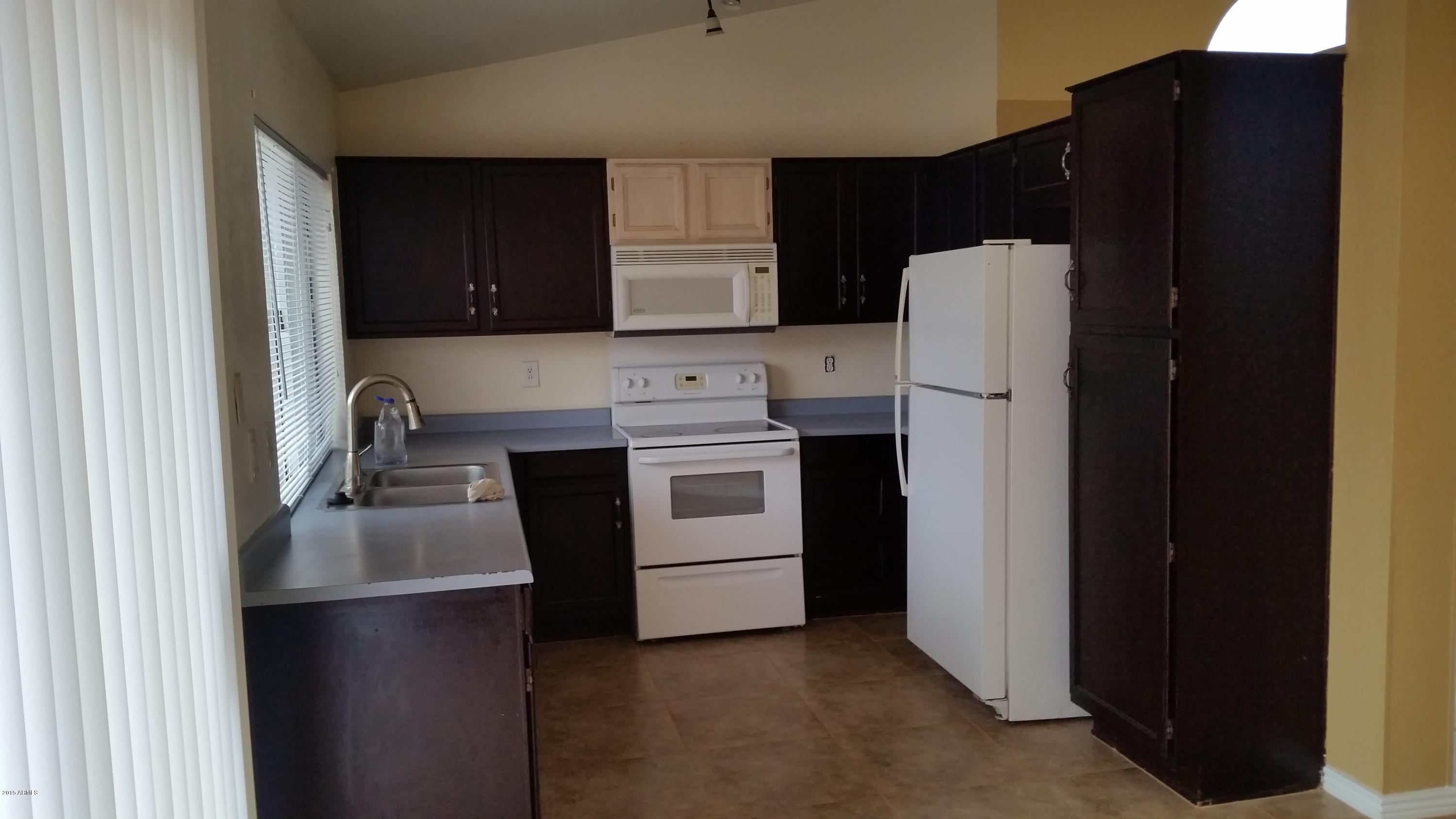 1714 East Carson Road Phoenix, AZ 85042 - Photo 5 of 12 20151006_161806
