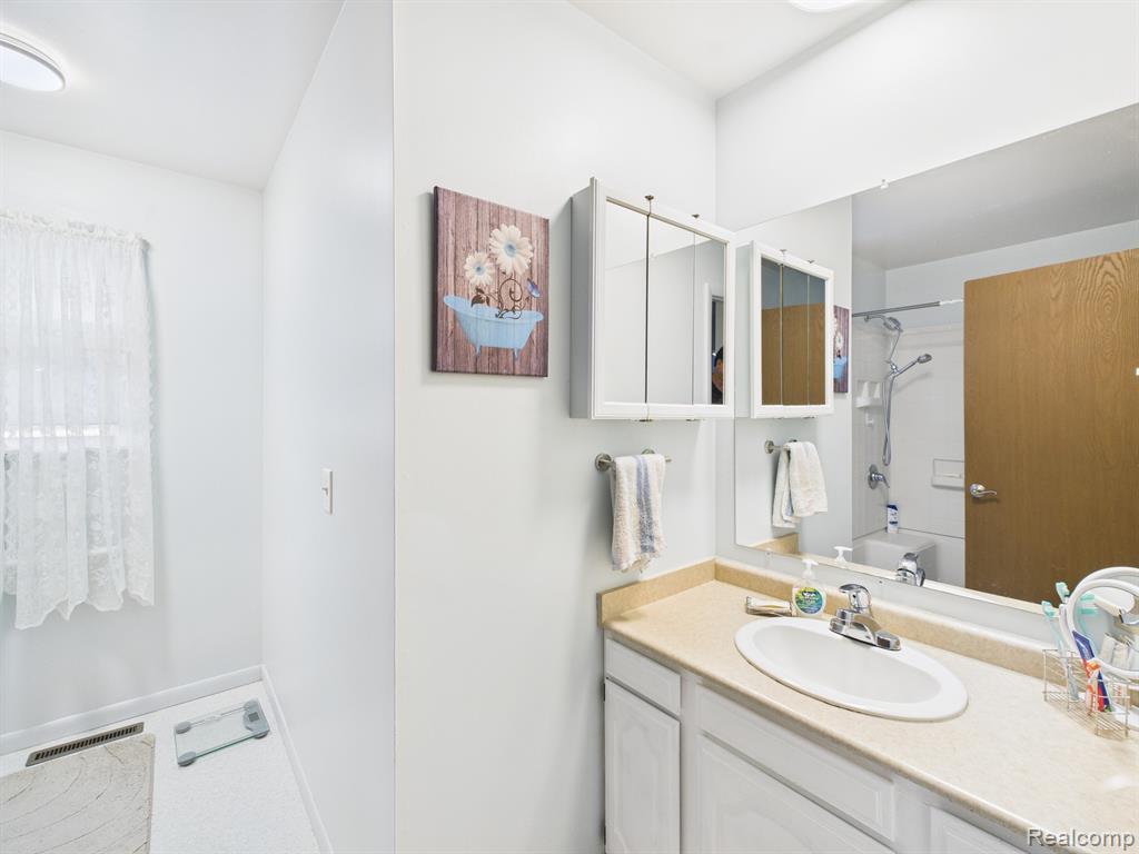 3326 Oak Grove Road North Branch, MI 48461 - Photo 13 of 42 Gallery Image 13