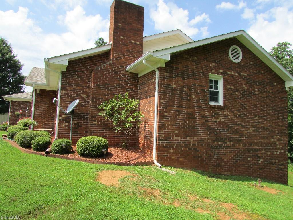 749 Spainhour Road King, NC 27021 - Photo 5 of 30 Gallery Image 5