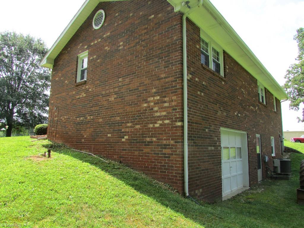 749 Spainhour Road King, NC 27021 - Photo 6 of 30 Gallery Image 6