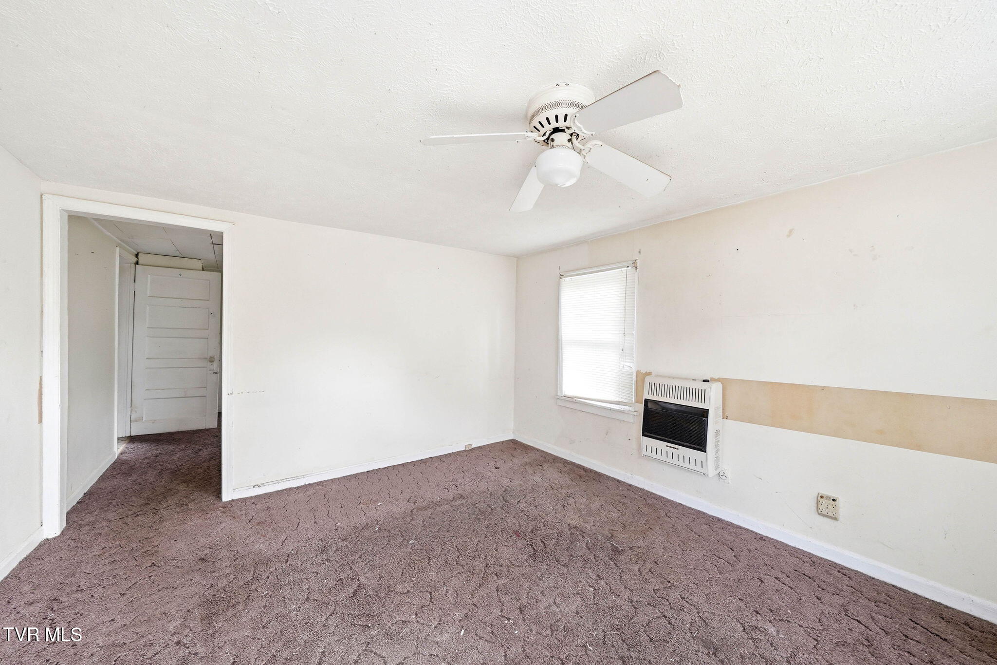 220 North Reece Avenue Mountain City, TN 37683 - Photo 35 of 44 Detached house living 2
