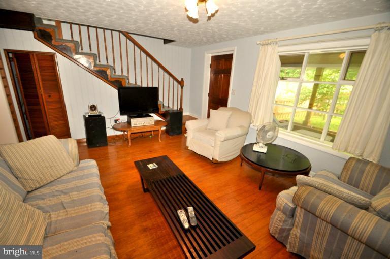 13024 Harford Road Hydes, MD 21082 - Photo 15 of 21 Living Room