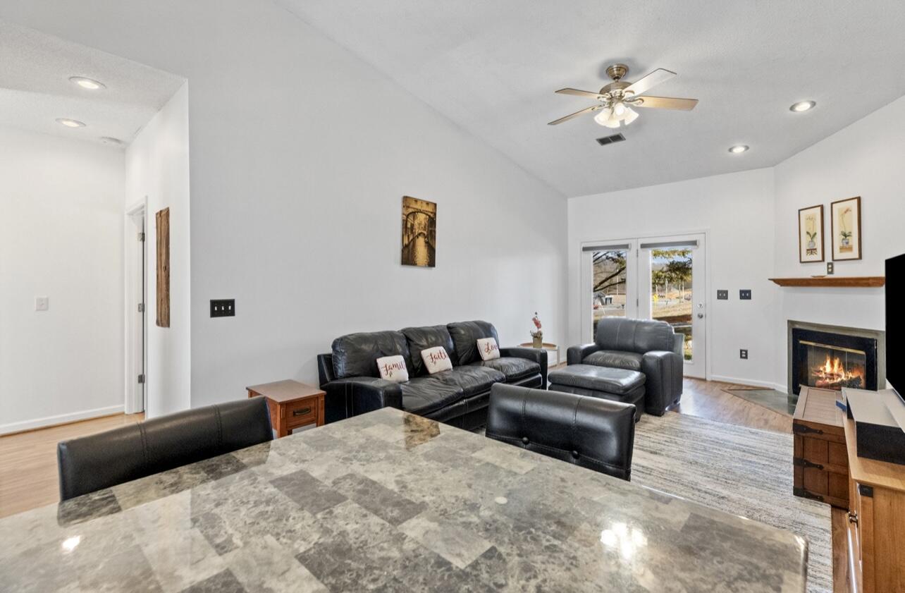 176 South Austin Springs Road, Unit 2 Johnson City, TN 37601 - Photo 9 of 20 2277FF8D-D5F7-4973-841F-620FFE896C4D