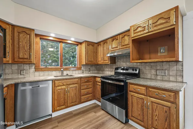 $2,250 | 66 Stratford Avenue, Pittsfield, MA 01201