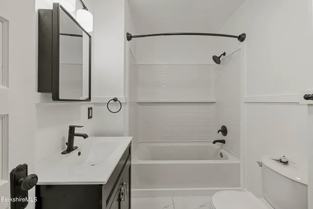 $2,250 | 66 Stratford Avenue, Pittsfield, MA 01201