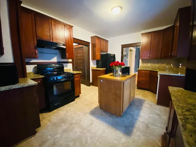 $254,900 | 607 Topping Street, St. Paul, MN 55103