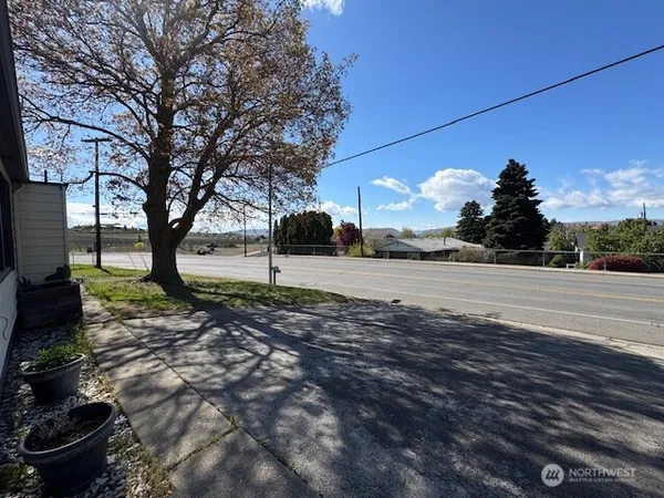 $369,900 | 4413 Terrace Heights Drive, Yakima, WA 98901