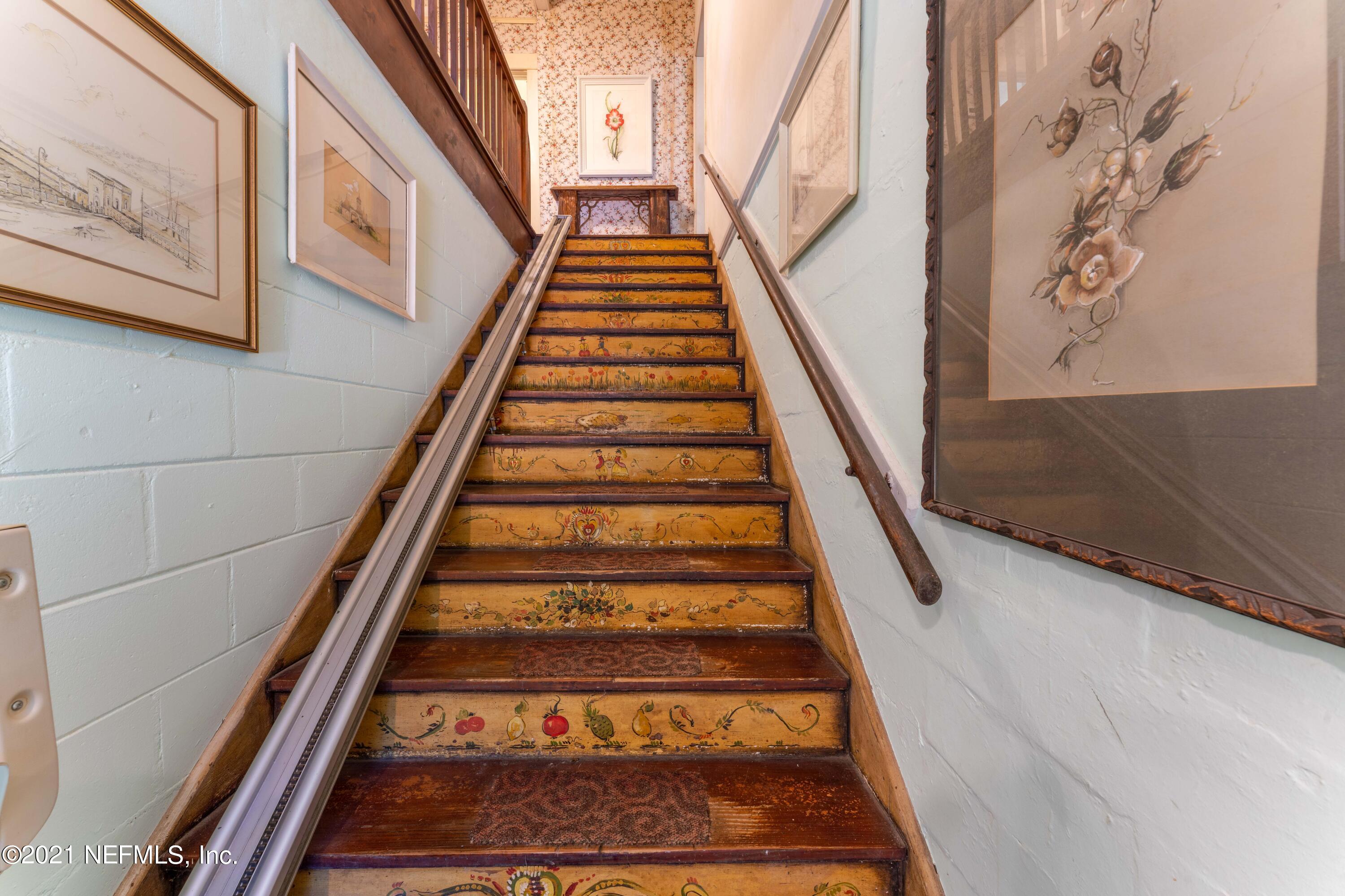 634 River Road Orange Park, FL 32073 - Photo 16 of 54 Staircase
