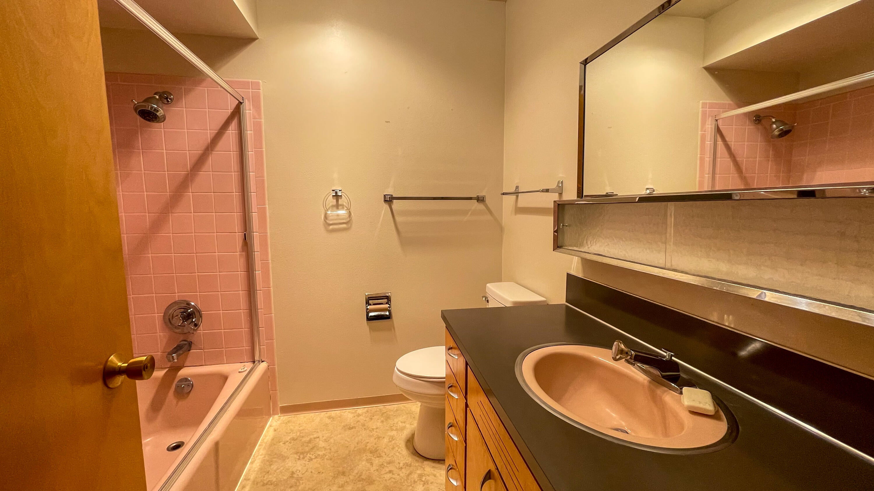 6302 Stillman Road Powell Butte, OR 97753 - Photo 20 of 39 main bathroom