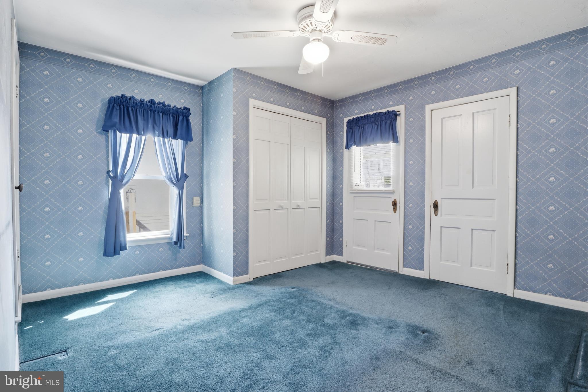 543 Baer Avenue Hanover, PA 17331 - Photo 16 of 51 an empty room with windows and closet