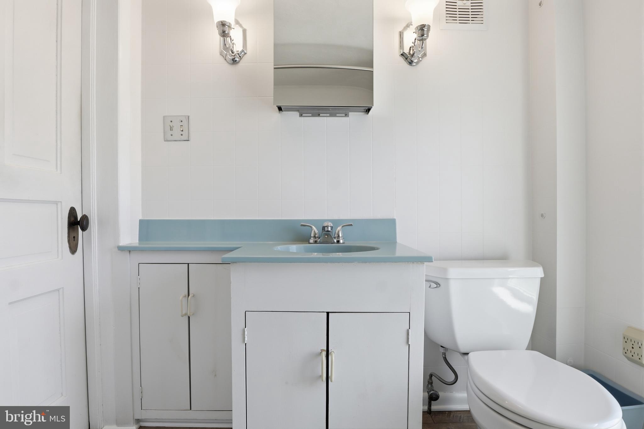 543 Baer Avenue Hanover, PA 17331 - Photo 20 of 51 a bathroom with a toilet a sink and mirror