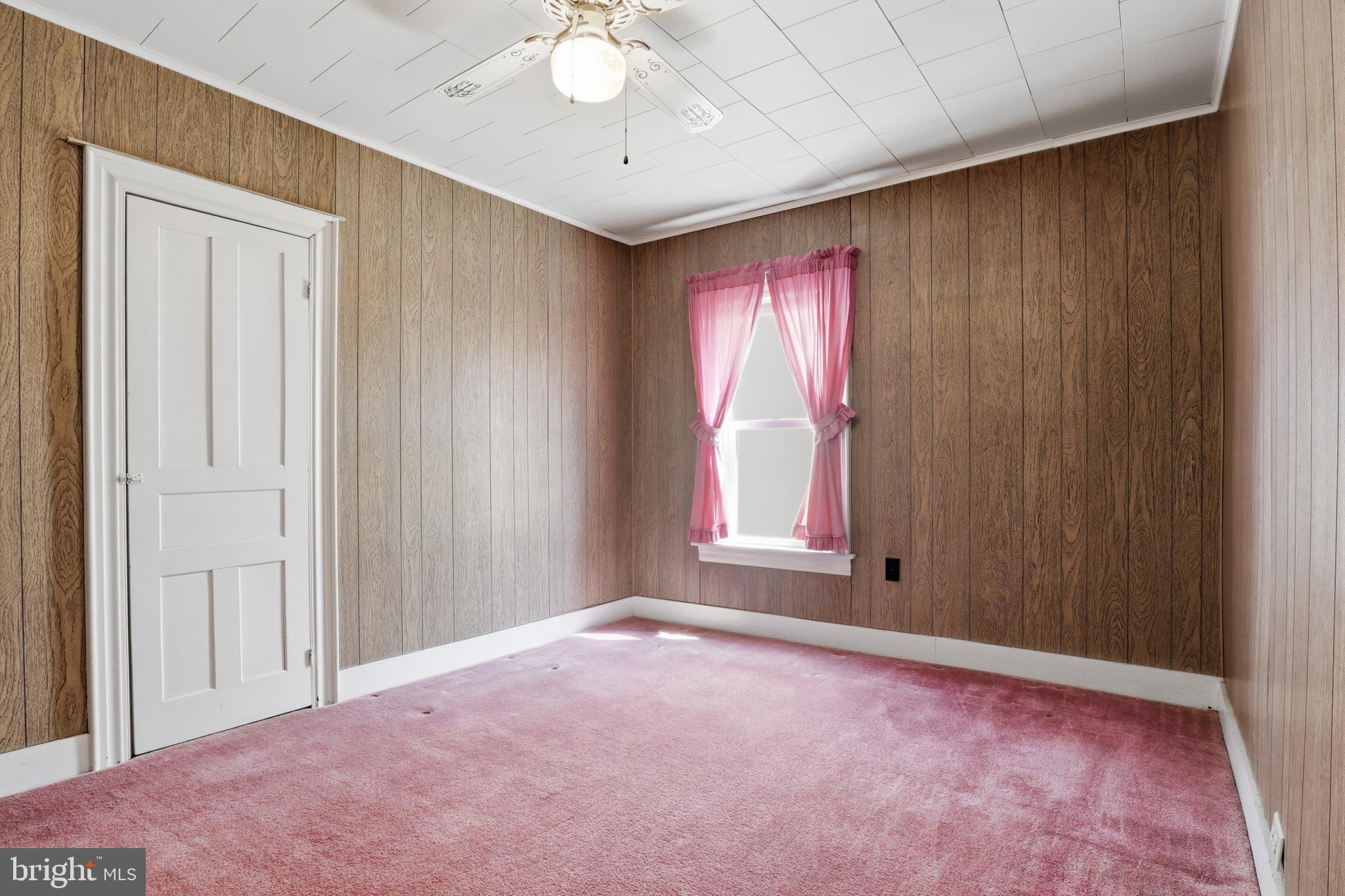 543 Baer Avenue Hanover, PA 17331 - Photo 22 of 51 an empty room with windows