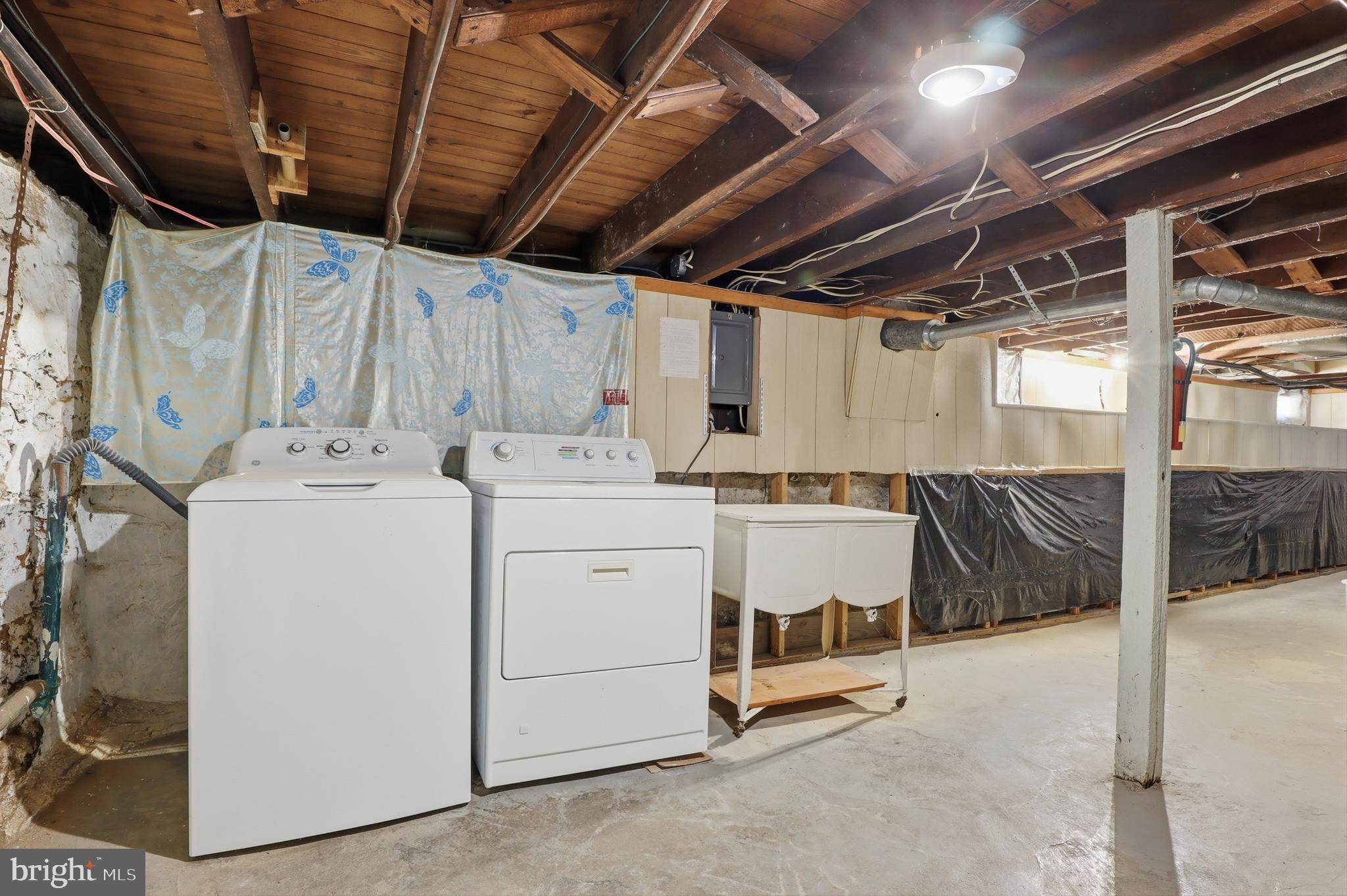 543 Baer Avenue Hanover, PA 17331 - Photo 30 of 51 a utility room with dryer and washer
