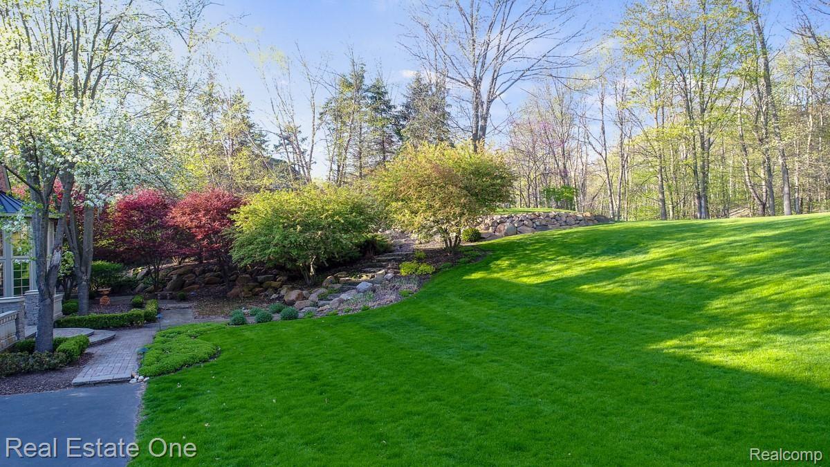 7647 Devins Ridge Clarkston, MI 48348 - Photo 11 of 62 DJI_0399.jpg