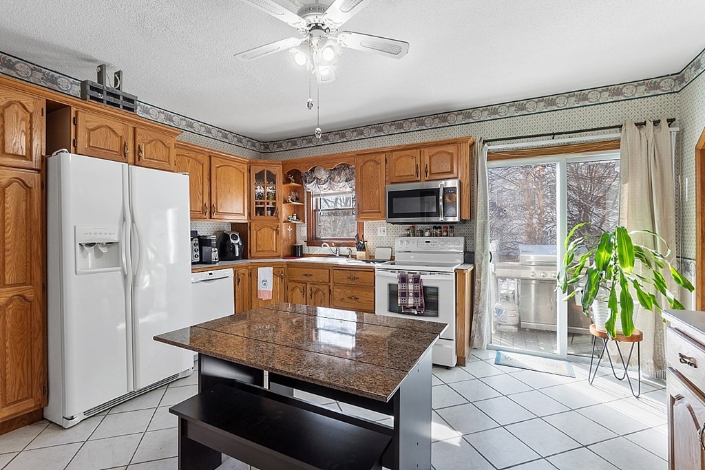 56 Draper Road Gardner, MA 01440 - Photo 4 of 42 Gallery Image 4