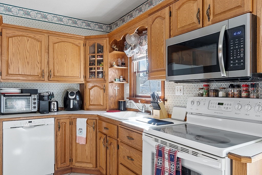 56 Draper Road Gardner, MA 01440 - Photo 5 of 42 Gallery Image 5