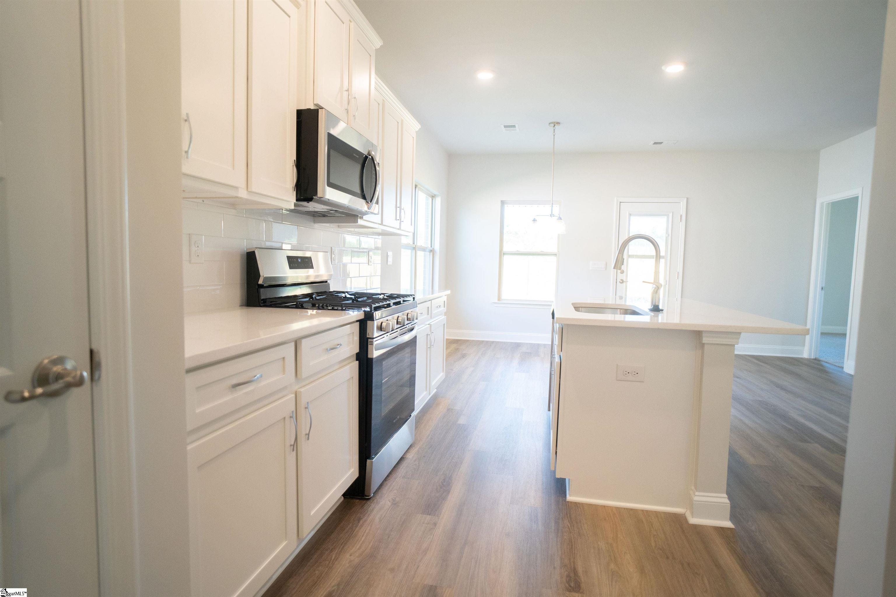 102 Red Holw Road Simpsonville, SC 29681 - Photo 5 of 17 Gallery Image 5