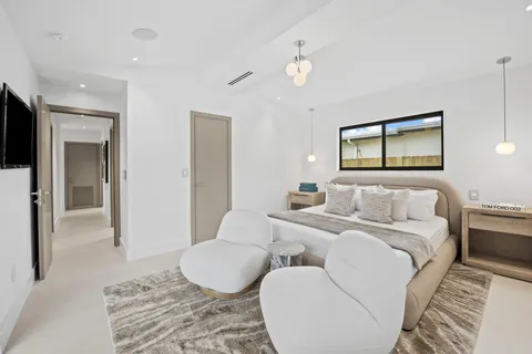$1,995,000 | 2370 Northeast 195th Street, Miami, FL 33180