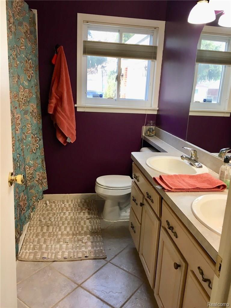 23110 Tuck Road Farmington, MI 48336 - Photo 15 of 28 F28F52D7-1A54-4319-B1CB-DFE7845B43EB.jpeg