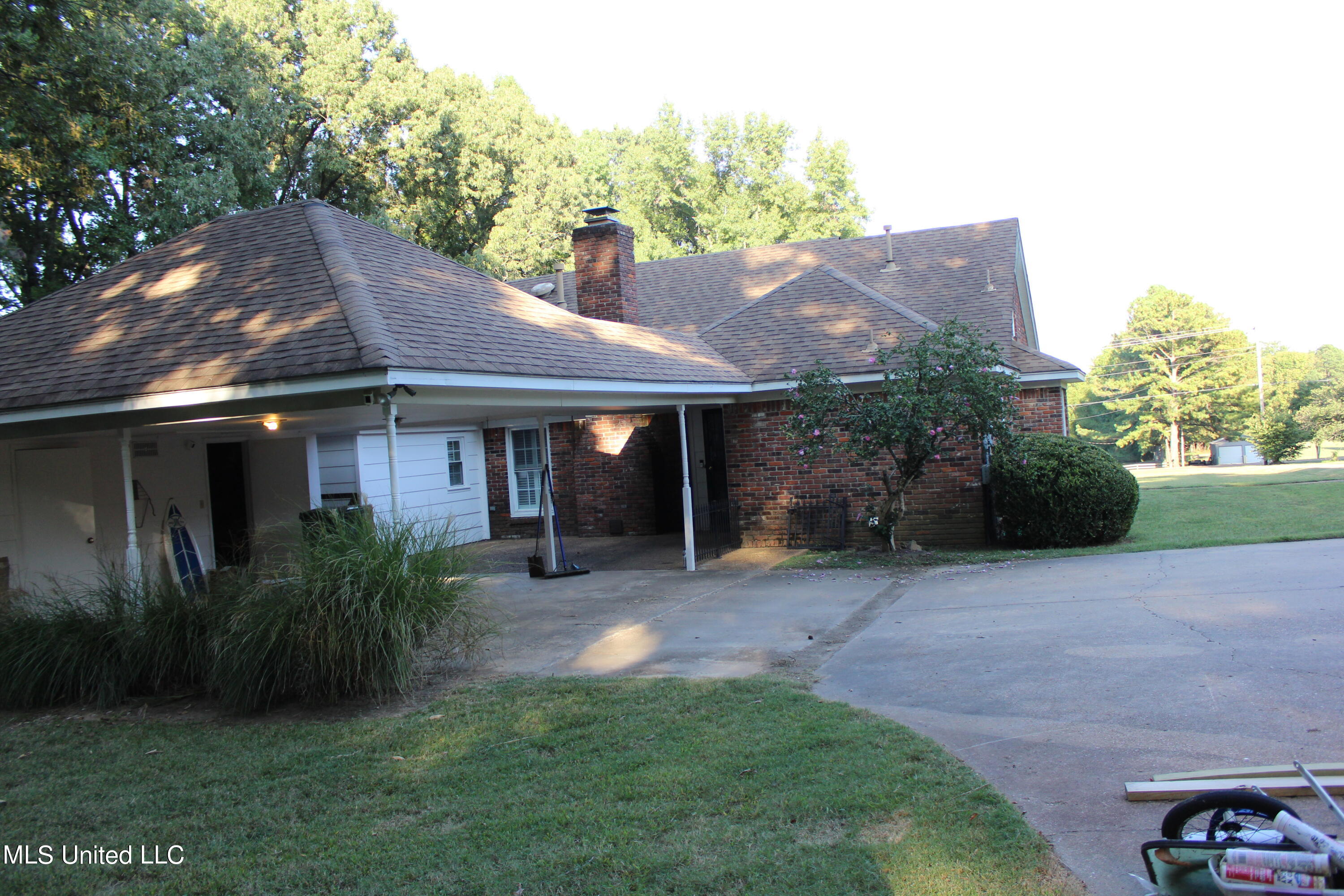 MALONE CARPORT