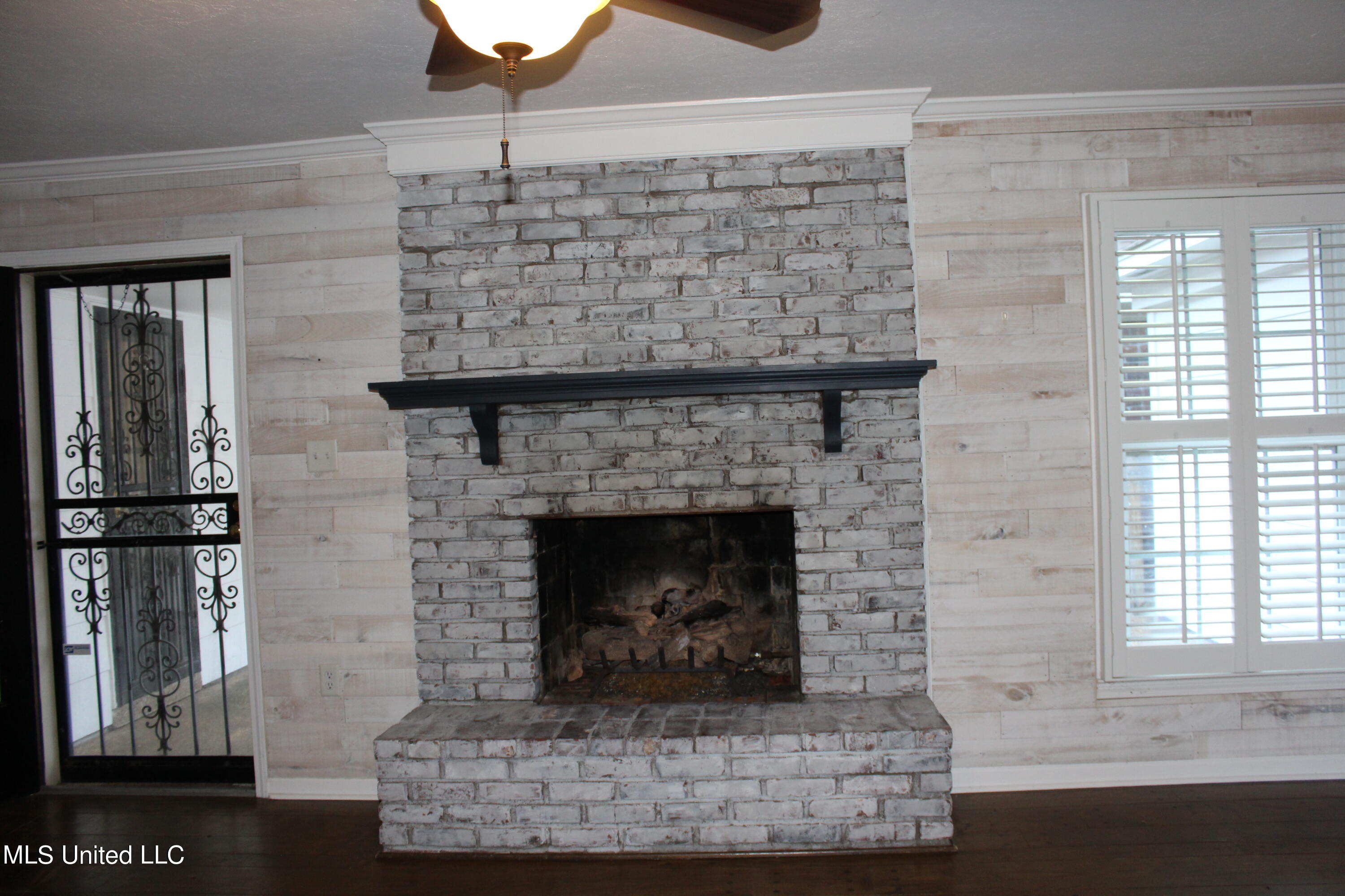 7287 Malone Road Southaven, MS 38672 - Photo 8 of 34 MALONE FIREPLACE