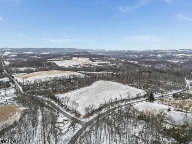 a view of a sky view
