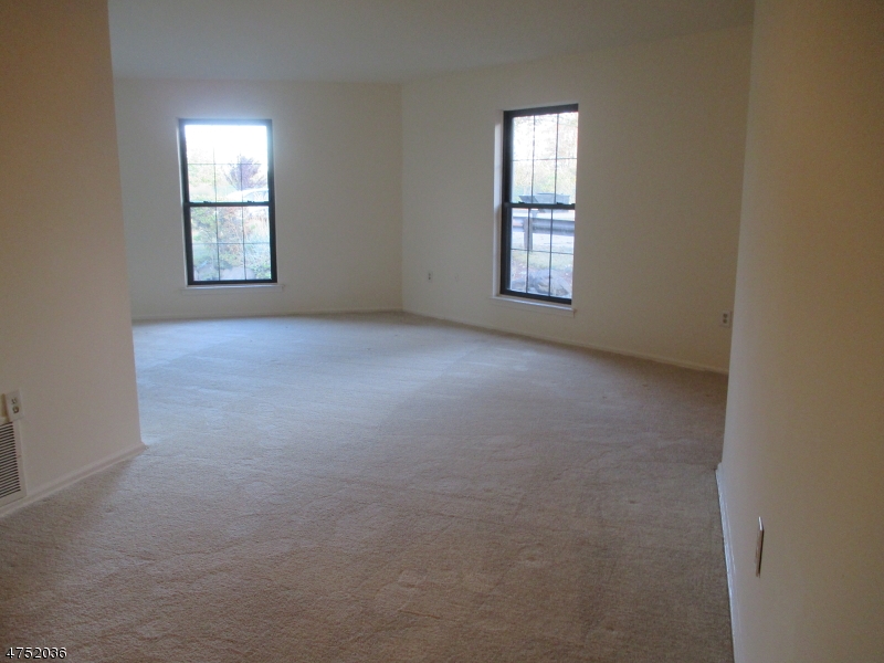 181 Long Hill Road, Unit 6 Little Falls, NJ 07424 - Photo 3 of 20 an empty room that has a window