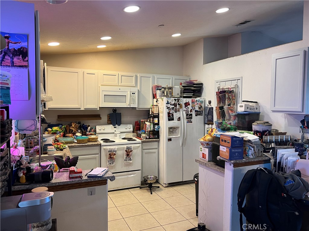 2825 Del Rosa Road Phelan, CA 92371 - Photo 7 of 15 kitchen