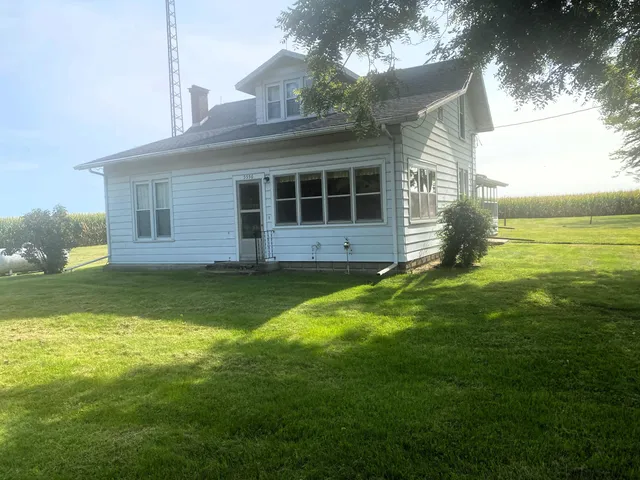 a view of a house with a backyard