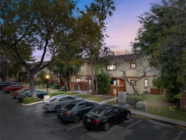 $2,200 | 4068 Sierra Terrace, Sunrise, FL 33351