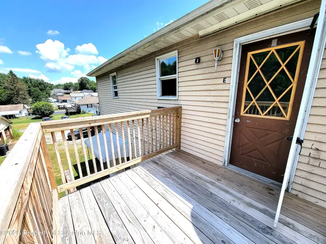 $925 | 134 South Main Street, Unit E, Archbald, PA 18403