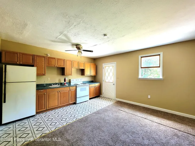 $925 | 134 South Main Street, Unit E, Archbald, PA 18403