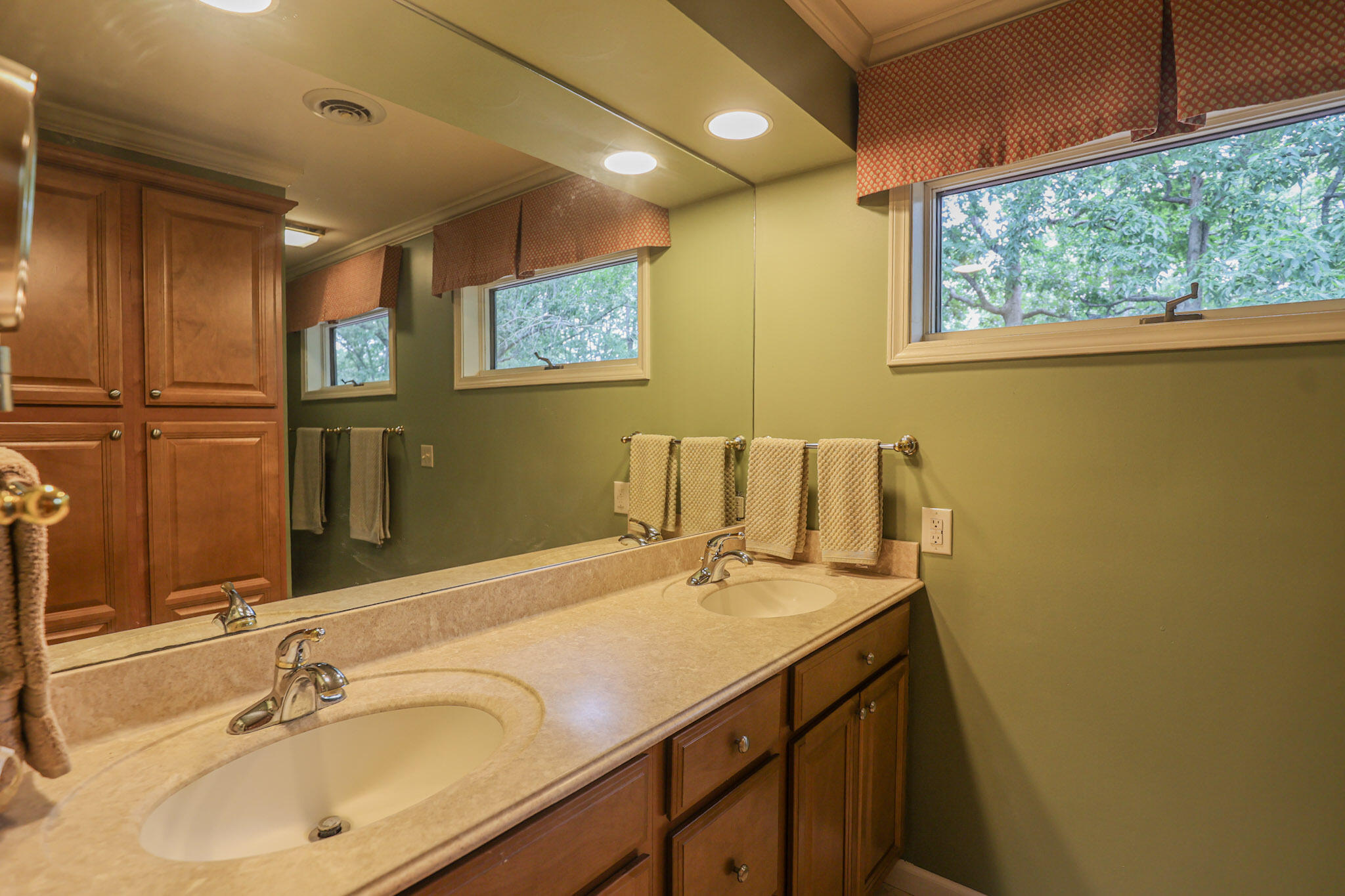 116 Delaware Road Gilbertsville, KY 42044 - Photo 26 of 47 Primary Bathroom