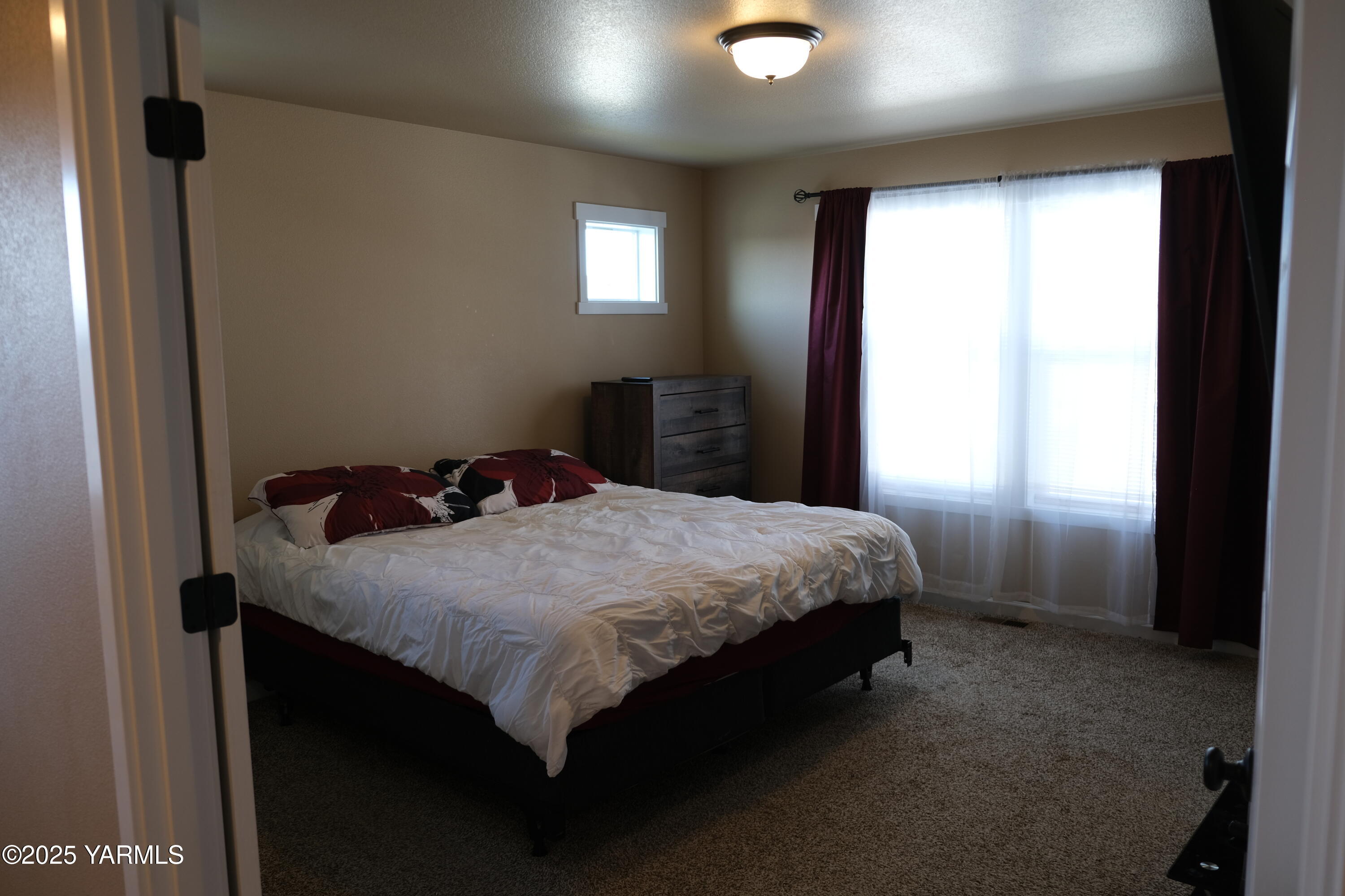2206 Porter Loop Yakima, WA 98901 - Photo 15 of 34 a bedroom with a bed and window