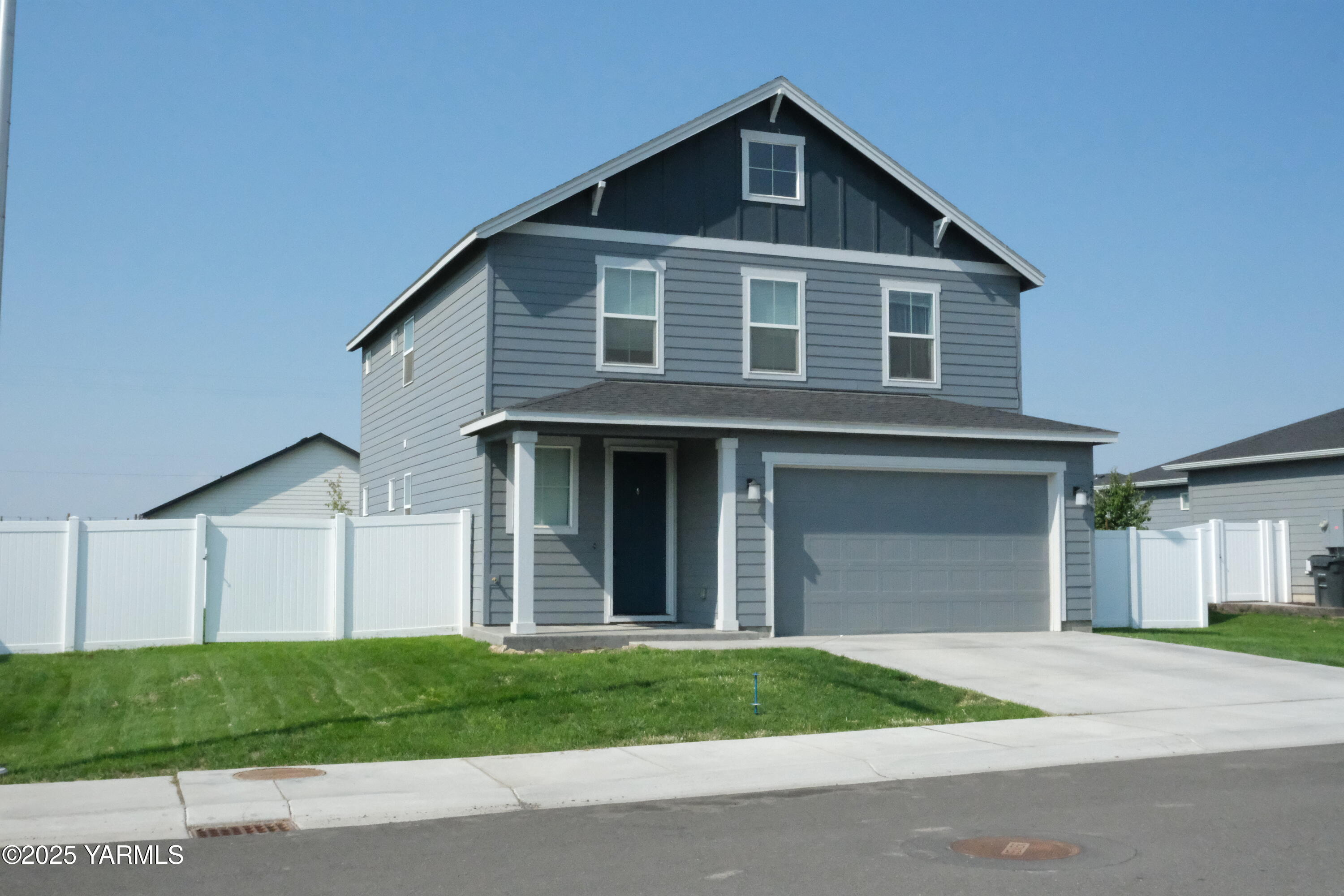 2206 Porter Loop Yakima, WA 98901 - Photo 2 of 34 a front view of a house with a garden and garage