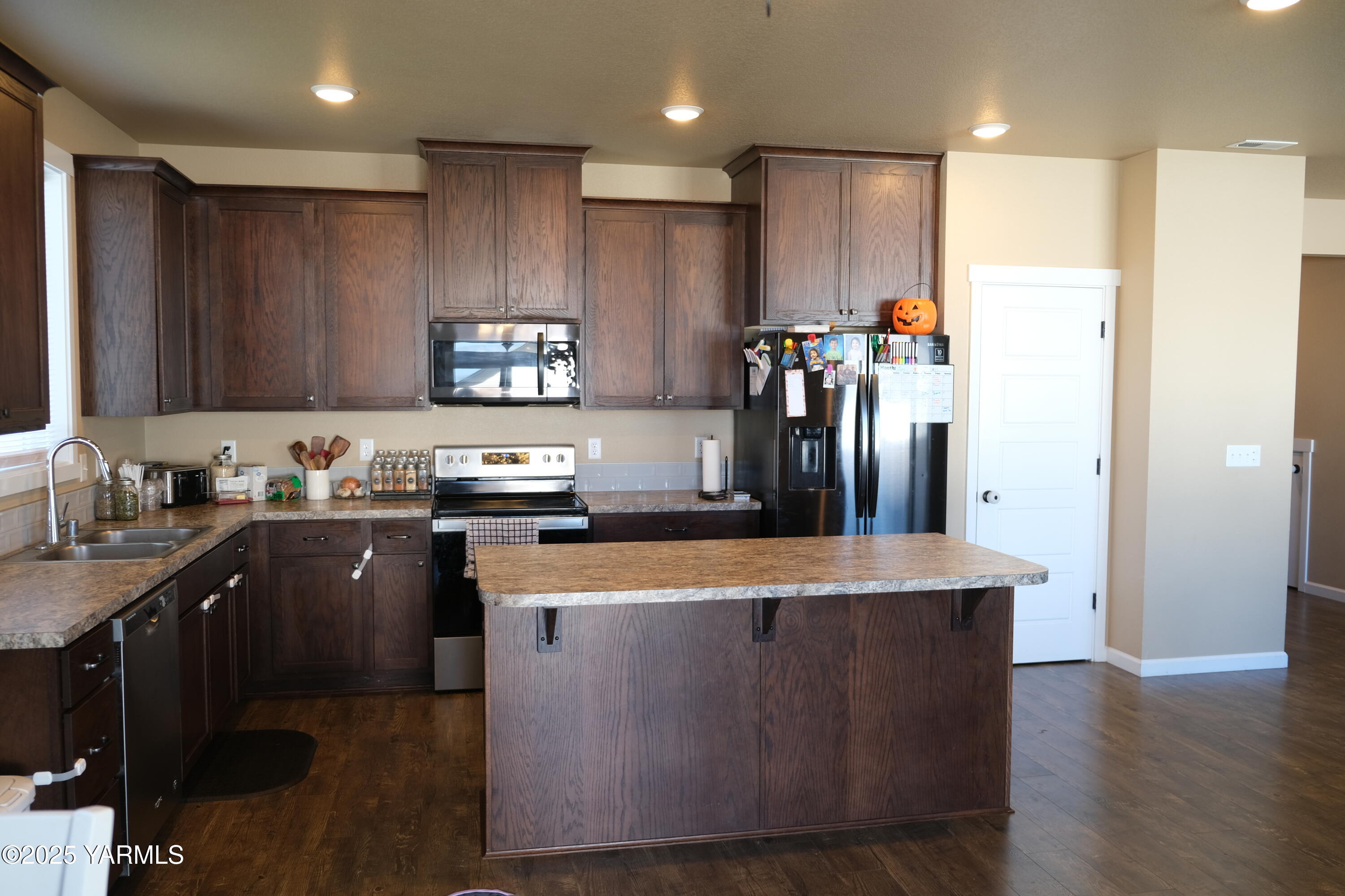 2206 Porter Loop Yakima, WA 98901 - Photo 10 of 34 a kitchen with stainless steel appliances granite countertop a refrigerator a sink and wooden cabinets