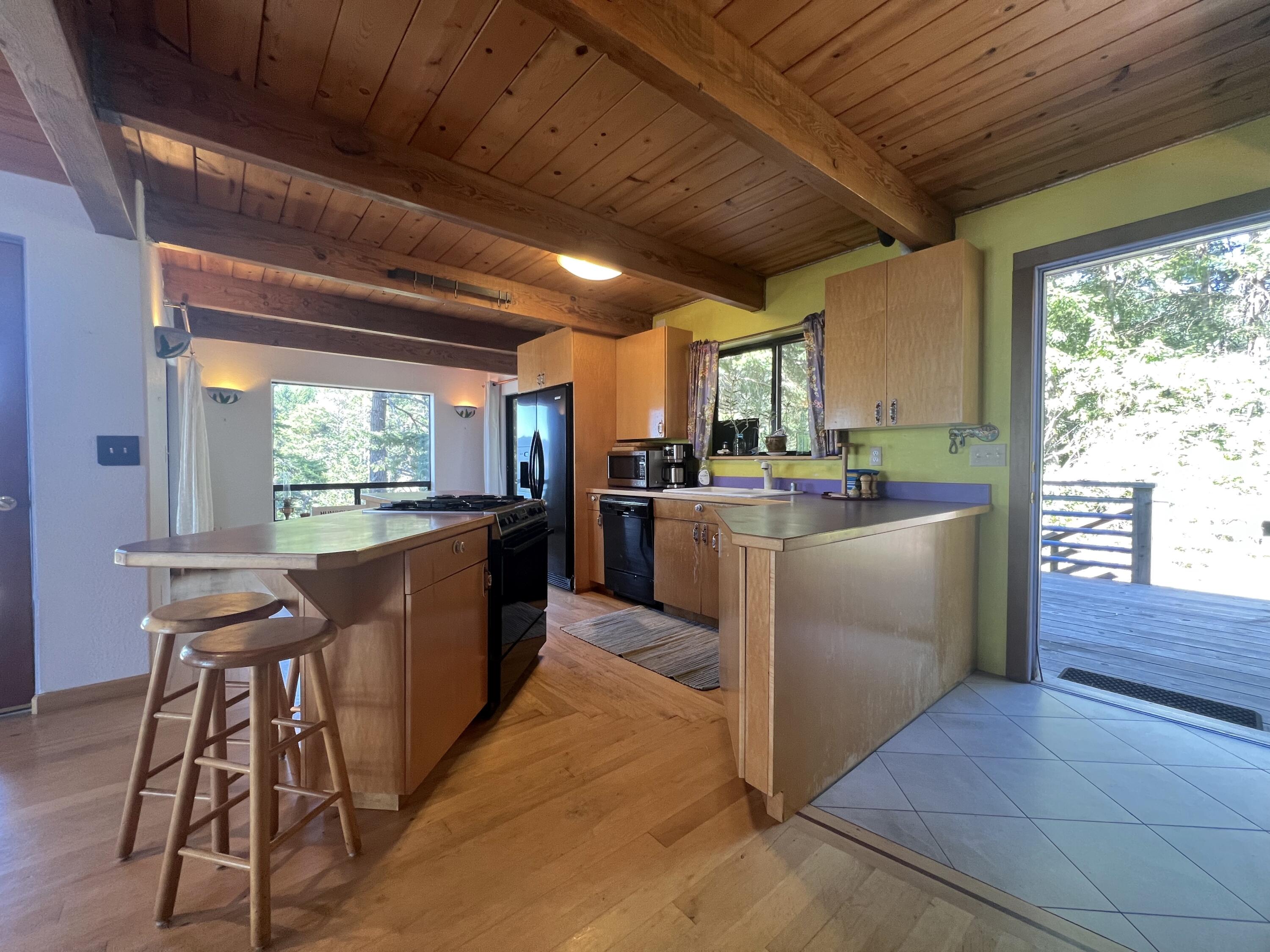 825 Beach Road Whitethorn, CA 95589 - Photo 16 of 53