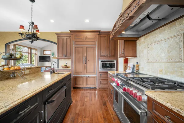$1,398,000 | 121 Legend Way, Wales, WI 53183