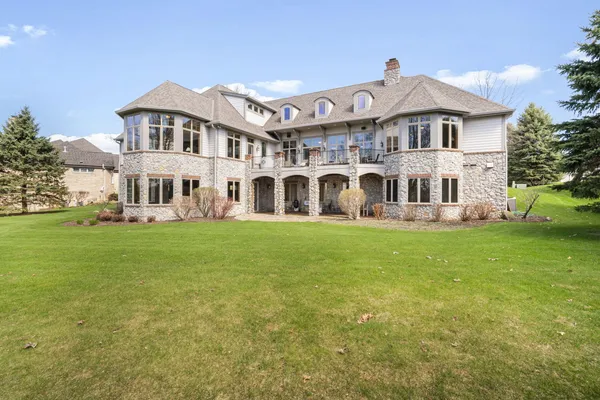 $1,398,000 | 121 Legend Way, Wales, WI 53183