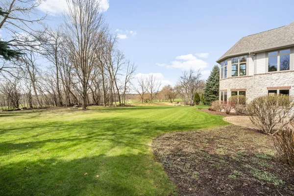 $1,398,000 | 121 Legend Way, Wales, WI 53183