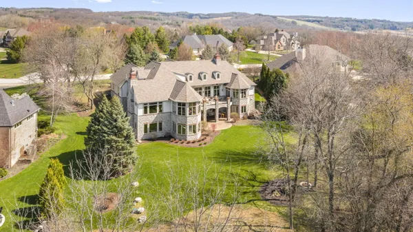 $1,398,000 | 121 Legend Way, Wales, WI 53183