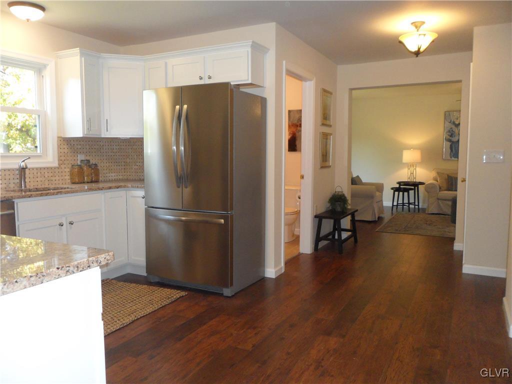 2811 Kingsview Avenue Easton, PA 18045 - Photo 5 of 31