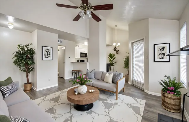 $1,000 | 2021 Spenwick Drive, Unit 322, Houston, TX 77055