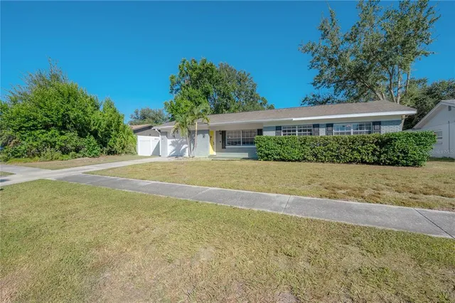 $3,350 | 2523 Lake Ellen Circle, Tampa, FL 33618