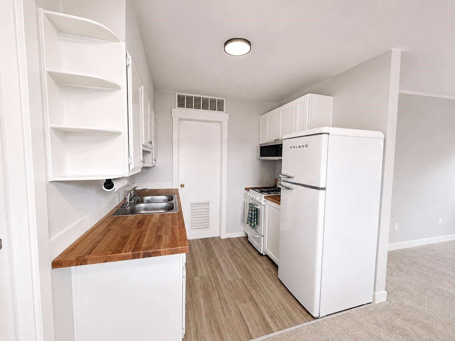 885 Parsons Road Traverse City, MI 49686 - Photo 8 of 19 Gallery Image 8